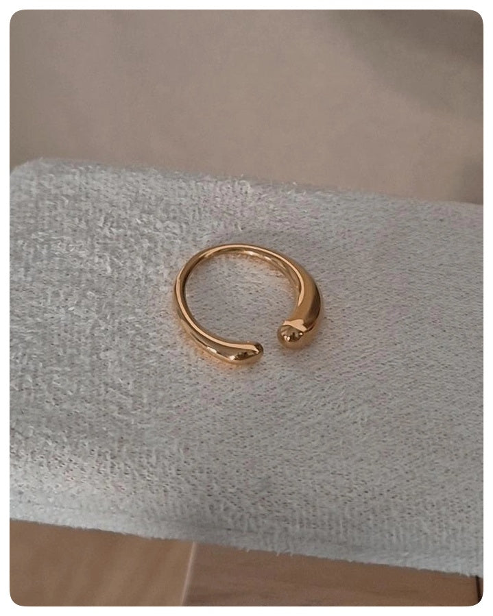 Anillo minimalista moderno