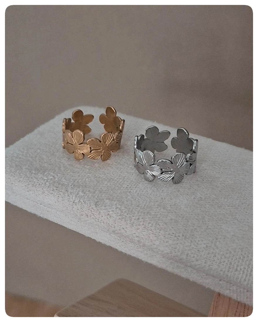 Anillo floral minimalista