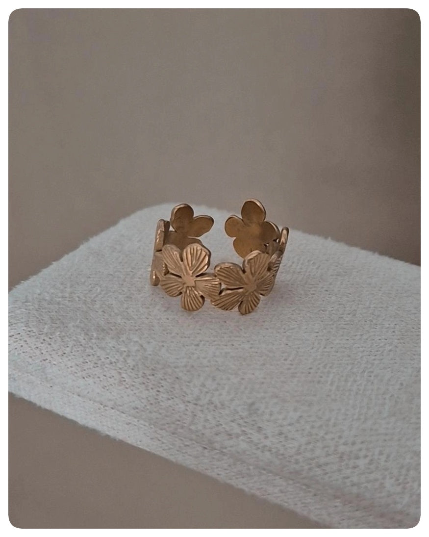 Anillo floral minimalista