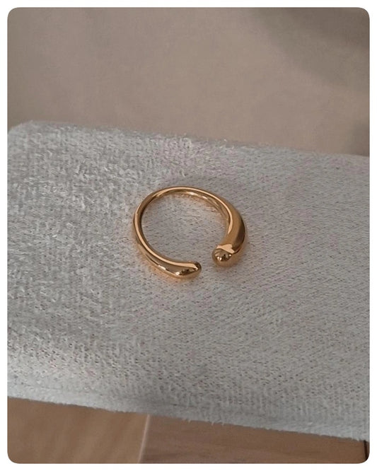 Anillo minimalista moderno