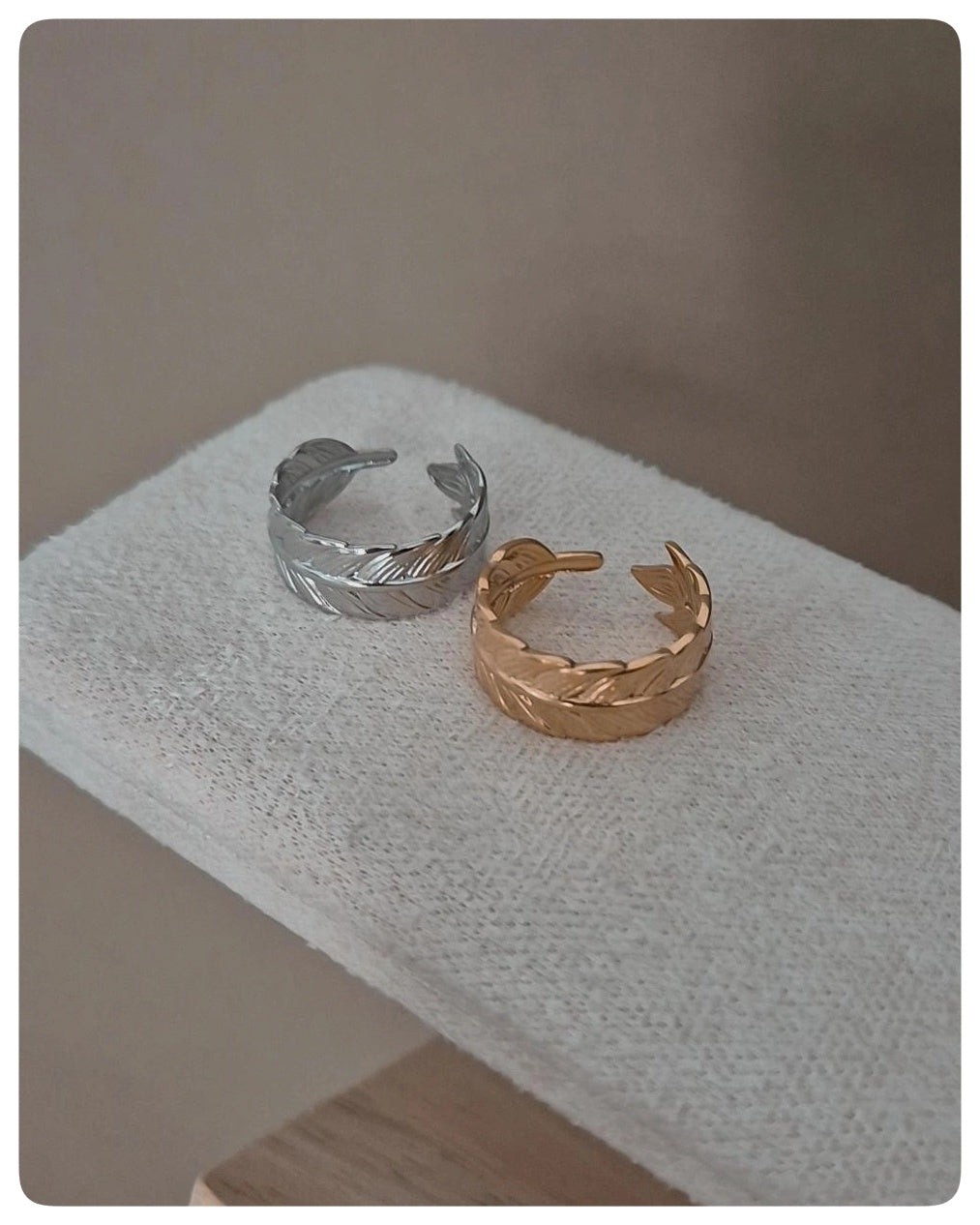 Anillo Pluma envolvente