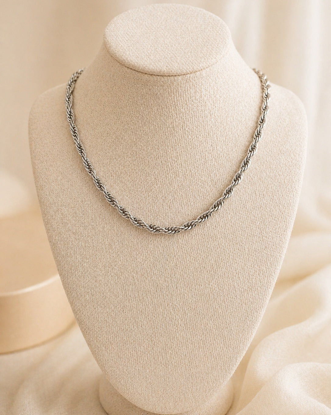 Collar Twist