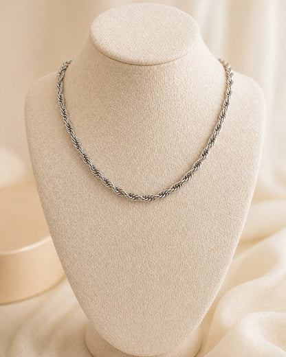 Collar Twist