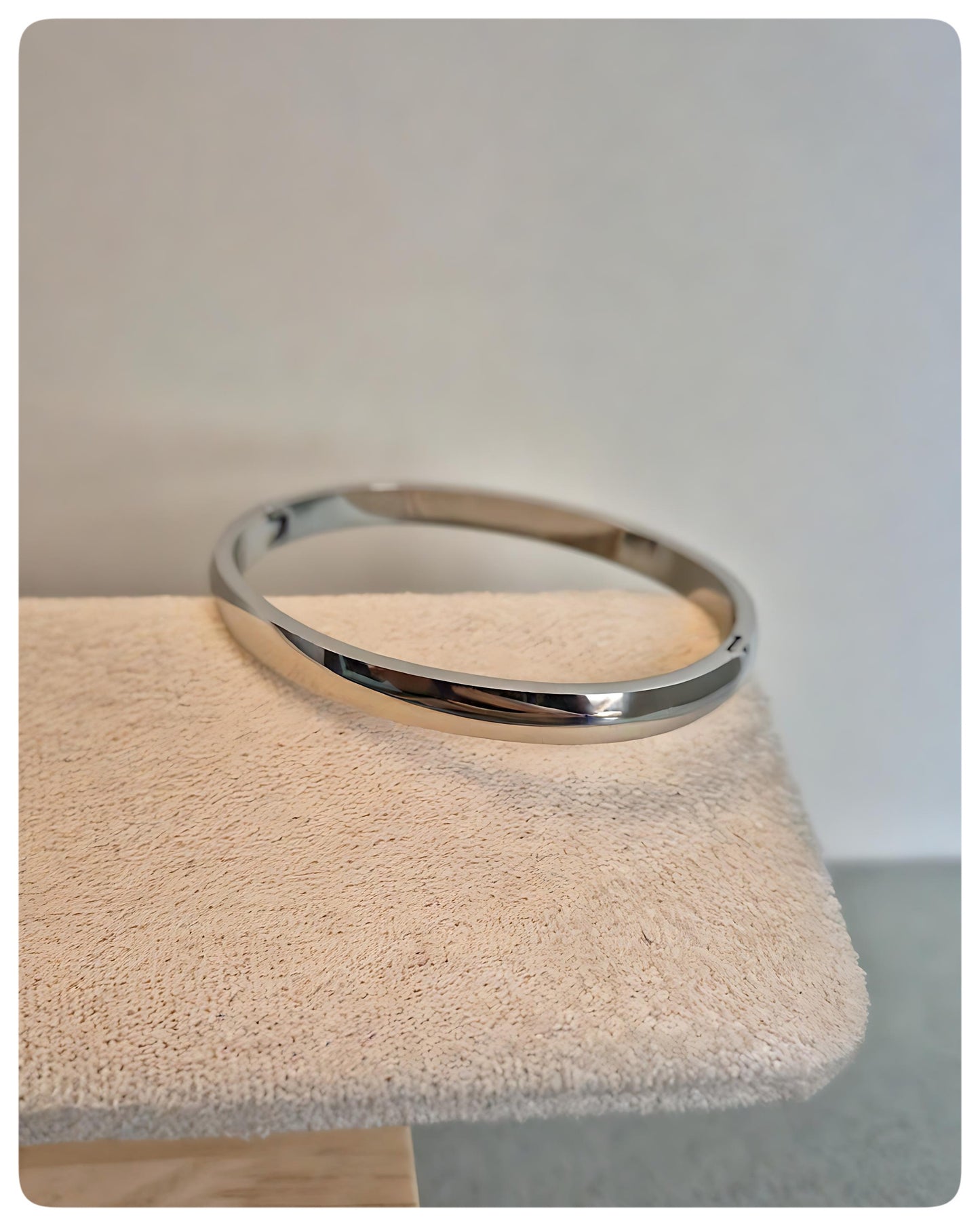 Pulsera Essence  Plateada 6mm